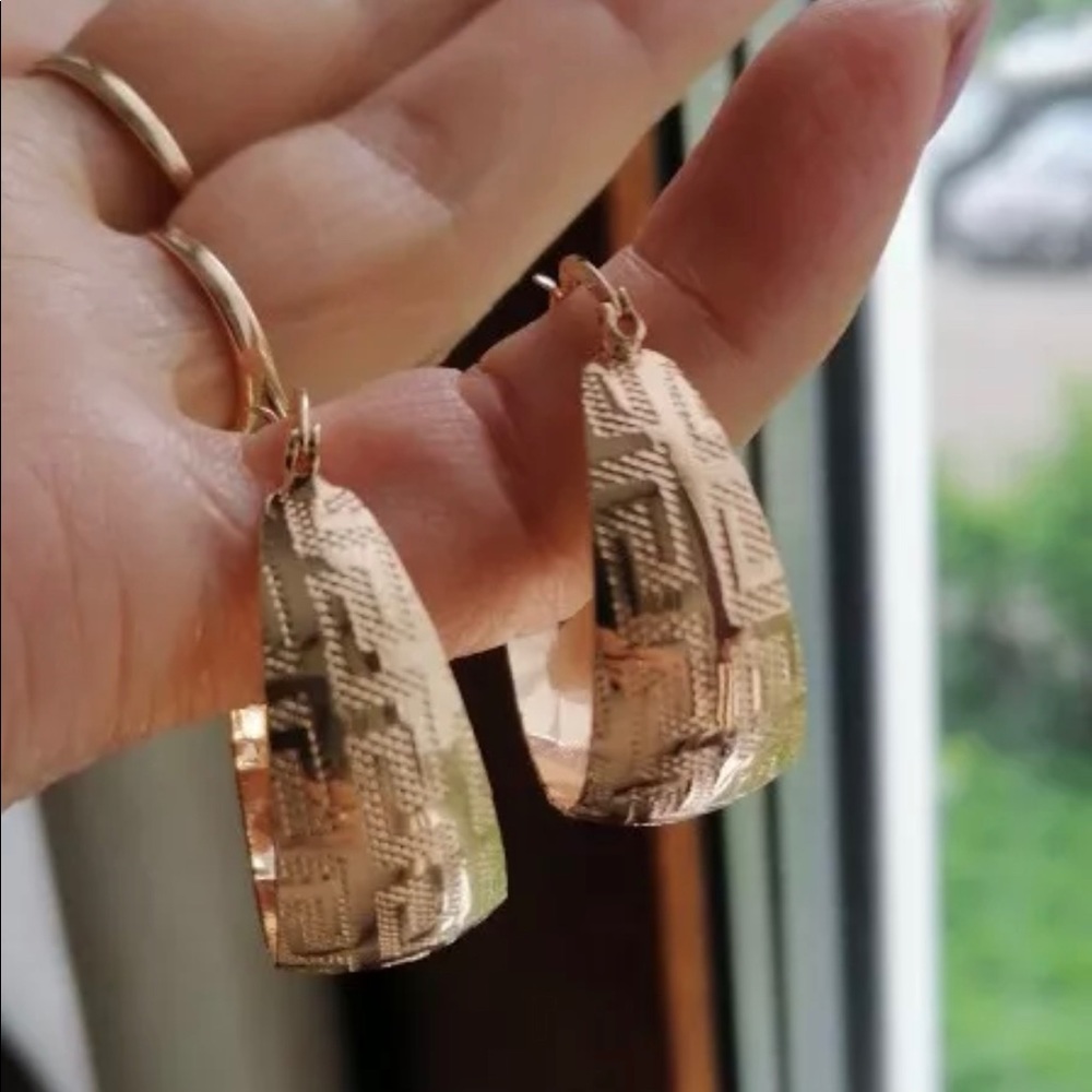 New Luxury Round Hoop Earrings - Picture 7 of 8